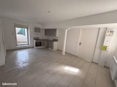 appartement t2 bis rdj  cour/cave lumineux  proche commerces