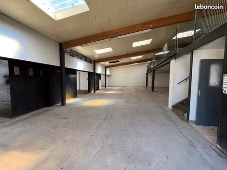 local industriel 300 m²