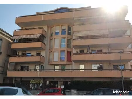 garage sécurisé 23m² place de la république