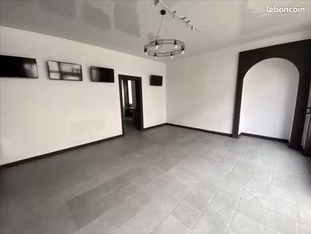 local commercial 200 m²