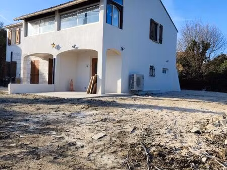 loue haut de villa gréasque