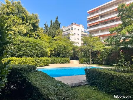 studio à renover proche banane