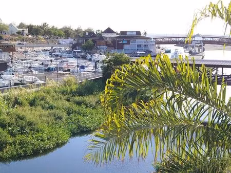 appartement t3 70 m2 plein centre de saint gilles les bains