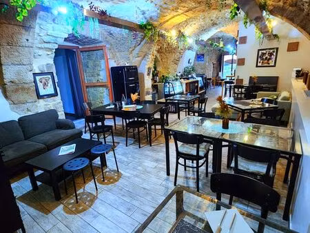 local commercial atypique polyvalent