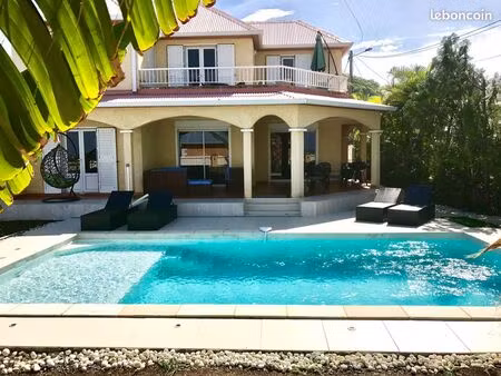 villa f5 meublee avec piscine 200m de la mer