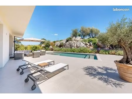 villa contemporaine récente 5 ch – piscine – vue bavella – pinarellu 1 3 km