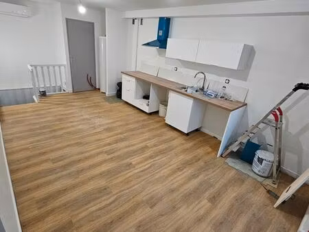 t4  maison de rue a louer  111m²