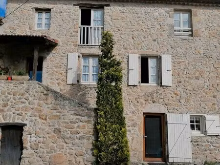 location maison en pierre