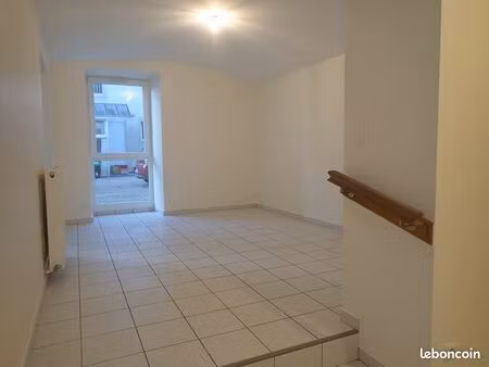 savigny les beaune  vaste t3 atypique avec parking