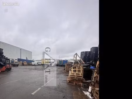 local industriel 6 900 m²