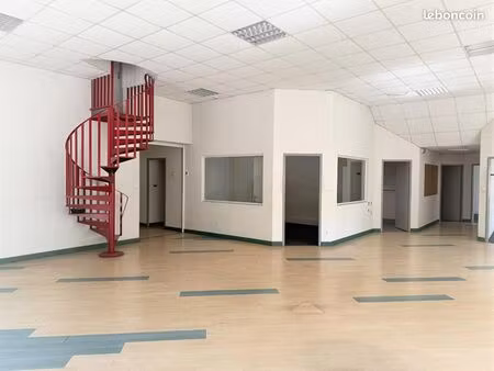 local d'activité 1 656 m²