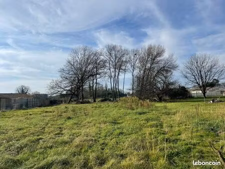 terrain 1 095 m² pugnac
