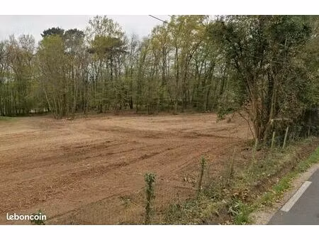 terrain 2 800 m² bonnetan