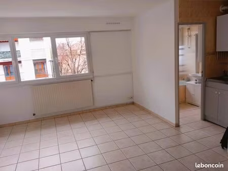 grand t1 au coeur de caudéran proche parc bordelais