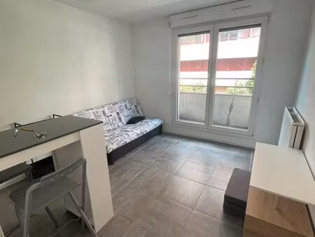 toulouse centre  métro canal du midi t1 21m1 en très bon état dans résidence sécurisée