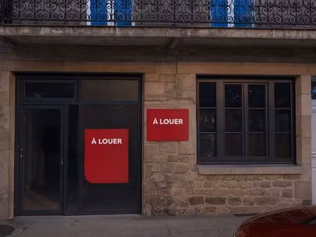 ocal / garage ~75 m² à louer – bureau ou commerce – place du guesclin
