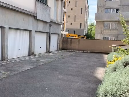 garage quartier des arenes