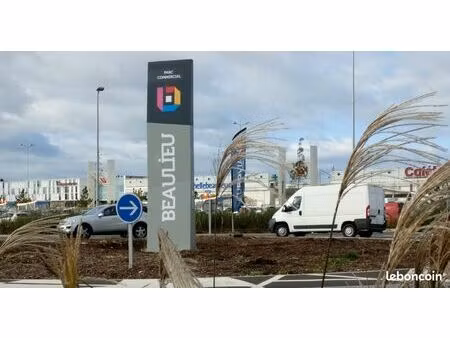 murs commerciaux 1071 m² puilboreau