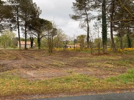 terrain constructible - possibilité de réaliser deux maisons - libre de constructeur - 187