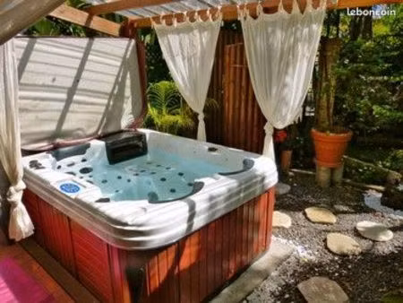 maison avec 3 chambres climatisé   jacuzzi privatif