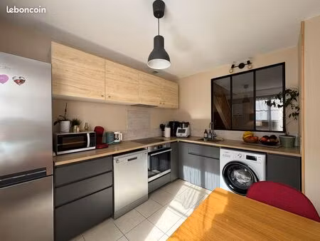 maison avec garage et terrasse