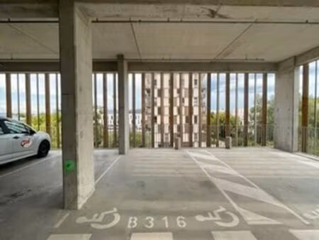 place de parking pmr résidence sécurisée