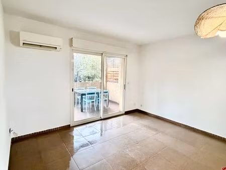 t2 climatisé avec grand jardin rez-de-jardin