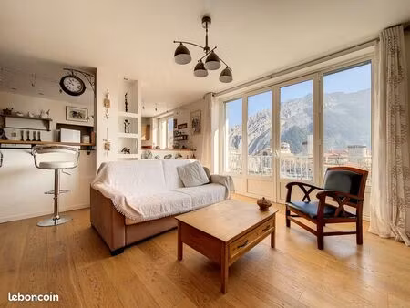 a vendre appartement t3 de 95 m² avec 3 balcons  cave et grenier à sisteron