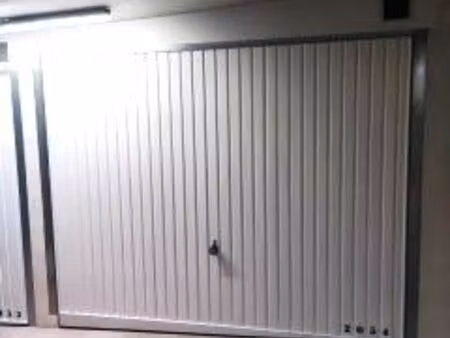 garage box fermé/résidence récente et sécurisée