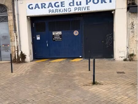 parking couvert ( suv ok )