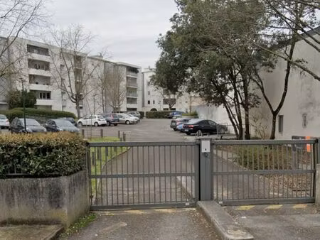 box / place parking gare st jean