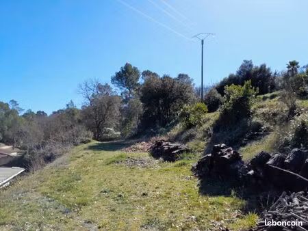 terrain 3 200 m² brignoles