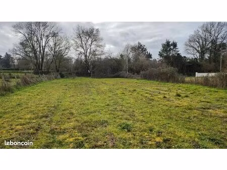 terrain 1 900 m² menesplet