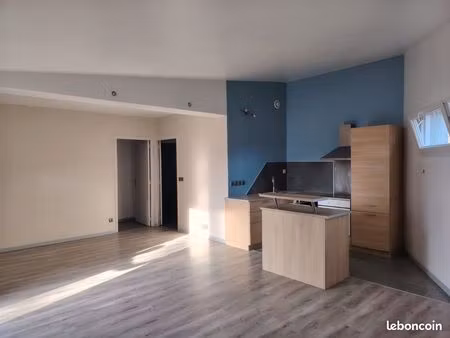 loue t2 avec terrasse et garage