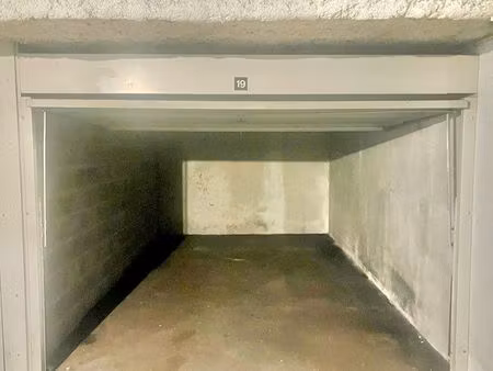 grand garage/box besançon