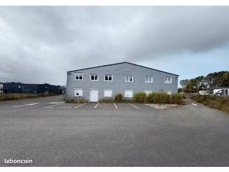 local 550 m² plerin