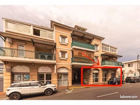 local commercial avec vitrines idéalement situé rue labourdonnais à saint-denis