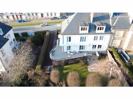 maison 8 pièces 239 m²