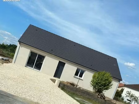 maison 2020 rt2012 – plain-pied 3 chambres – jardin 700 m² – luant