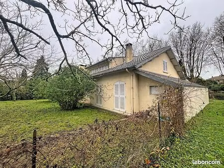 maison 8 pièces 148 m²