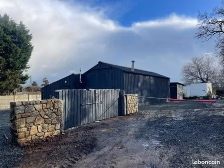 local d’activité 140 m² avec terrain – en face de point p