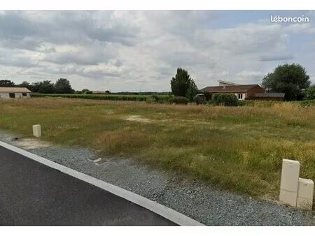 terrain 685 m² saint quentin de baron