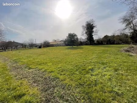 terrain 650 m² virelade