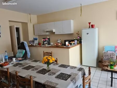 grand t2 de plain pied en centre ville  45 m2  très lumineux avec belle hauteur sous plafo