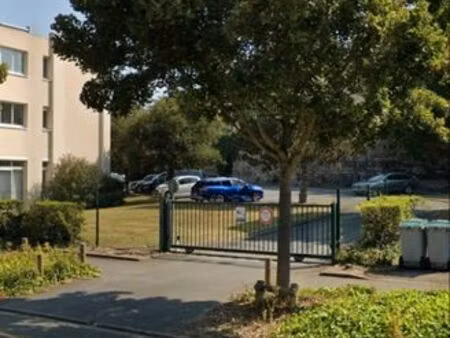 place de parking ( gare  baumette)