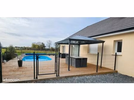 pavillon avec piscine