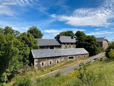 corps de ferme et propriété d'artiste
