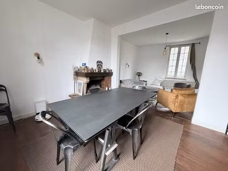 maison 8 pièces 147 m²