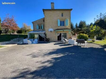 magnifique logement en rez-de-jardin d'une villa sur les hauteurs de sarlat la caneda