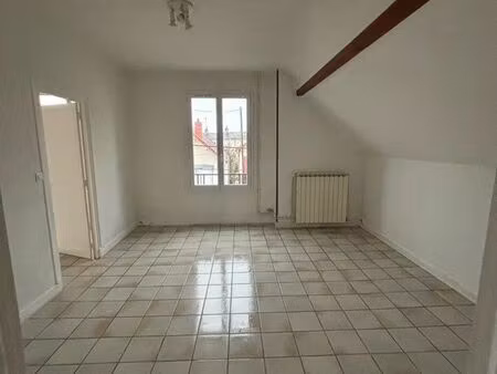 spacieux f3 très bien situé de 76m2 en maison avec jardin et garage